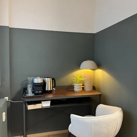 Prestige - Just 30 Seconds Walk To Bernina Express Guest house