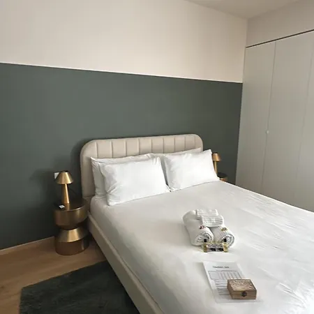 Prestige - Just 30 Seconds Walk To Bernina Express Guest house